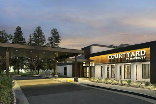Гостиница Courtyard by Marriott Bakersfield в Бэйкерсфилде