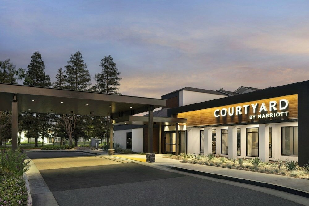 Фото Courtyard by Marriott Bakersfield