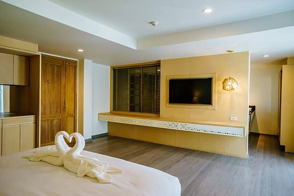 Фото Moon Dragon Hotel