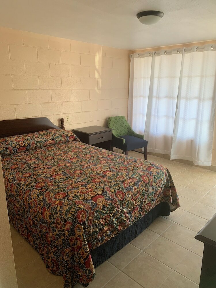 Фото Loma Alta Motel