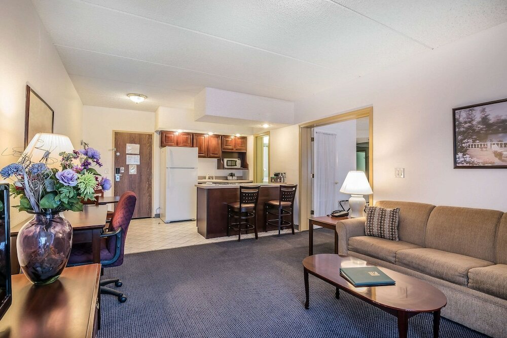 Фото Quality Inn & Suites Albany Airport