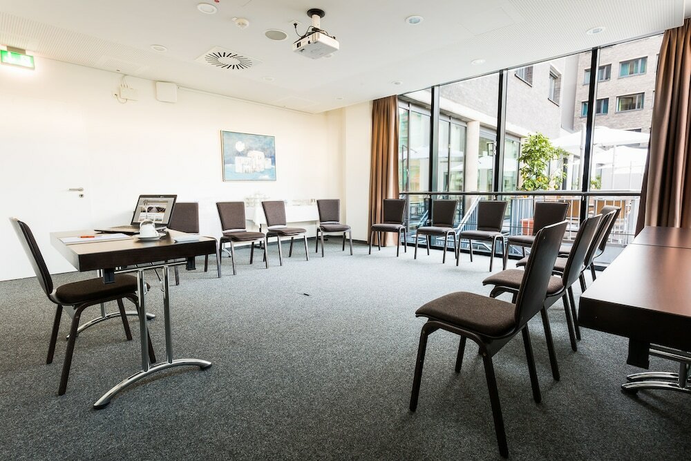 Фото Stadthotel am Römerturm