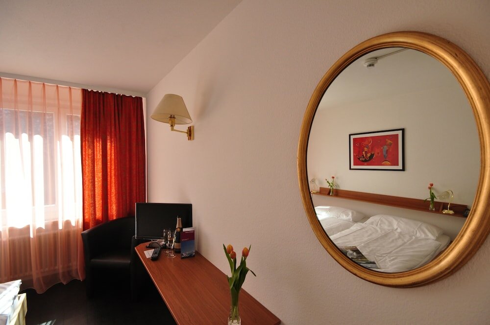 Фото Hotel Merkur Interlaken