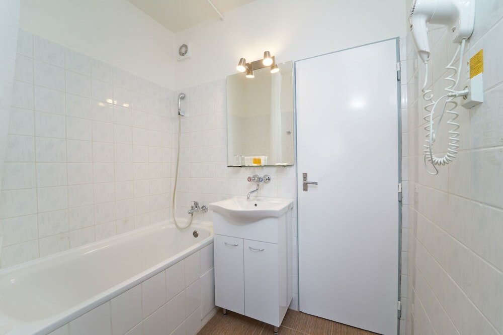 Фото Hotel Charles Central