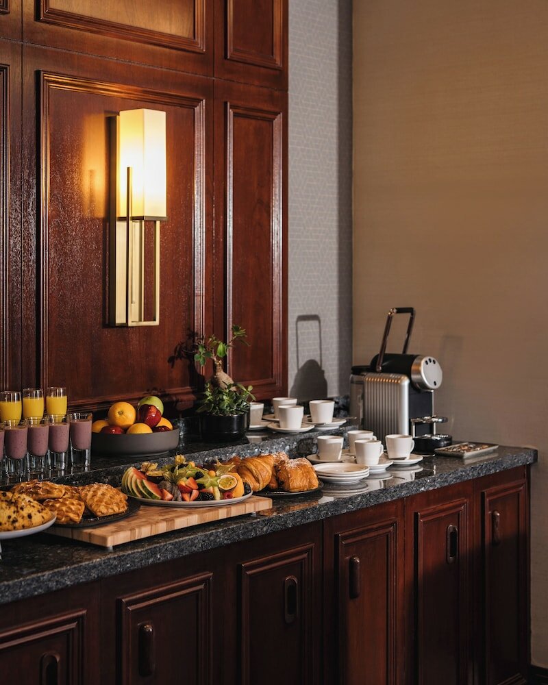 Фото Sheraton Montreal Airport Hotel