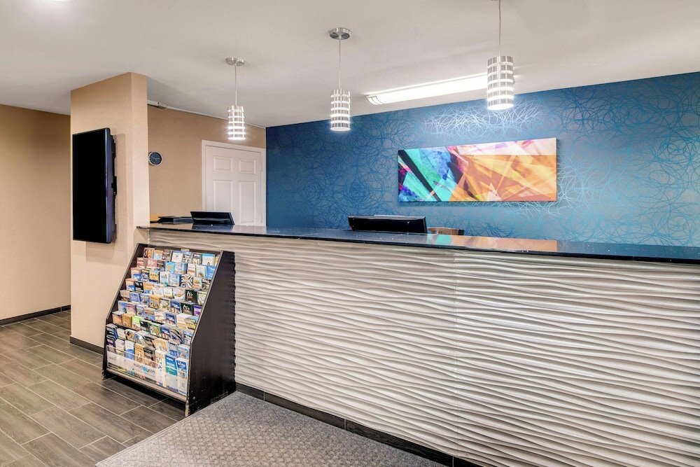 Фото Best Western Cedar Inn