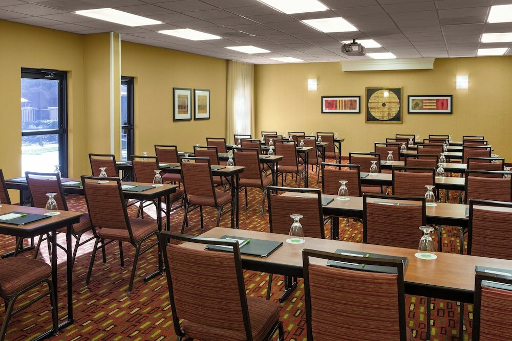Фото Courtyard by Marriott Sacramento Airport Natomas