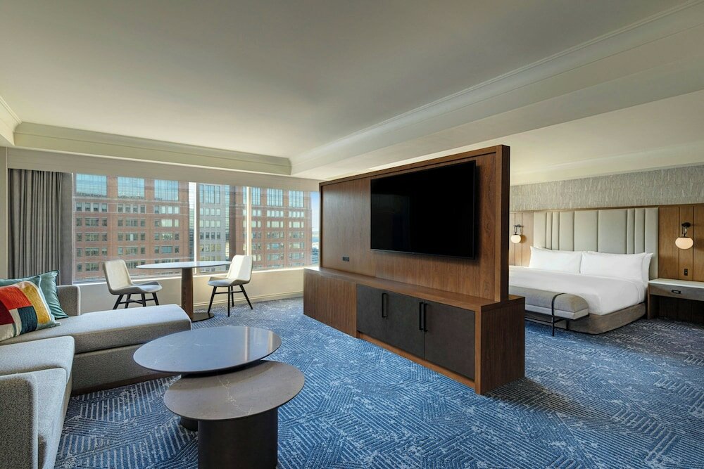 Фото Renaissance Boston Waterfront Hotel