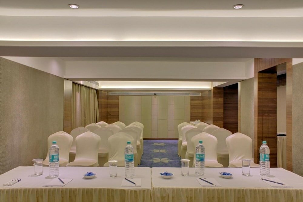 Фото The Sahil Hotel