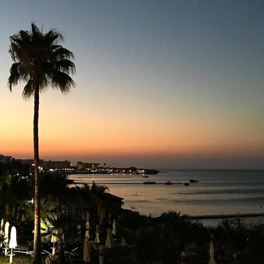 Фото Silver Sands Beach Hotel