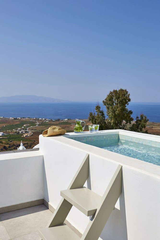 Фото Aperanto Suites