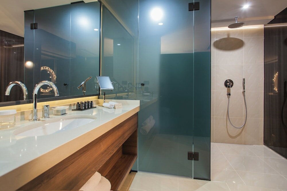 Фото Saint Ten Hotel