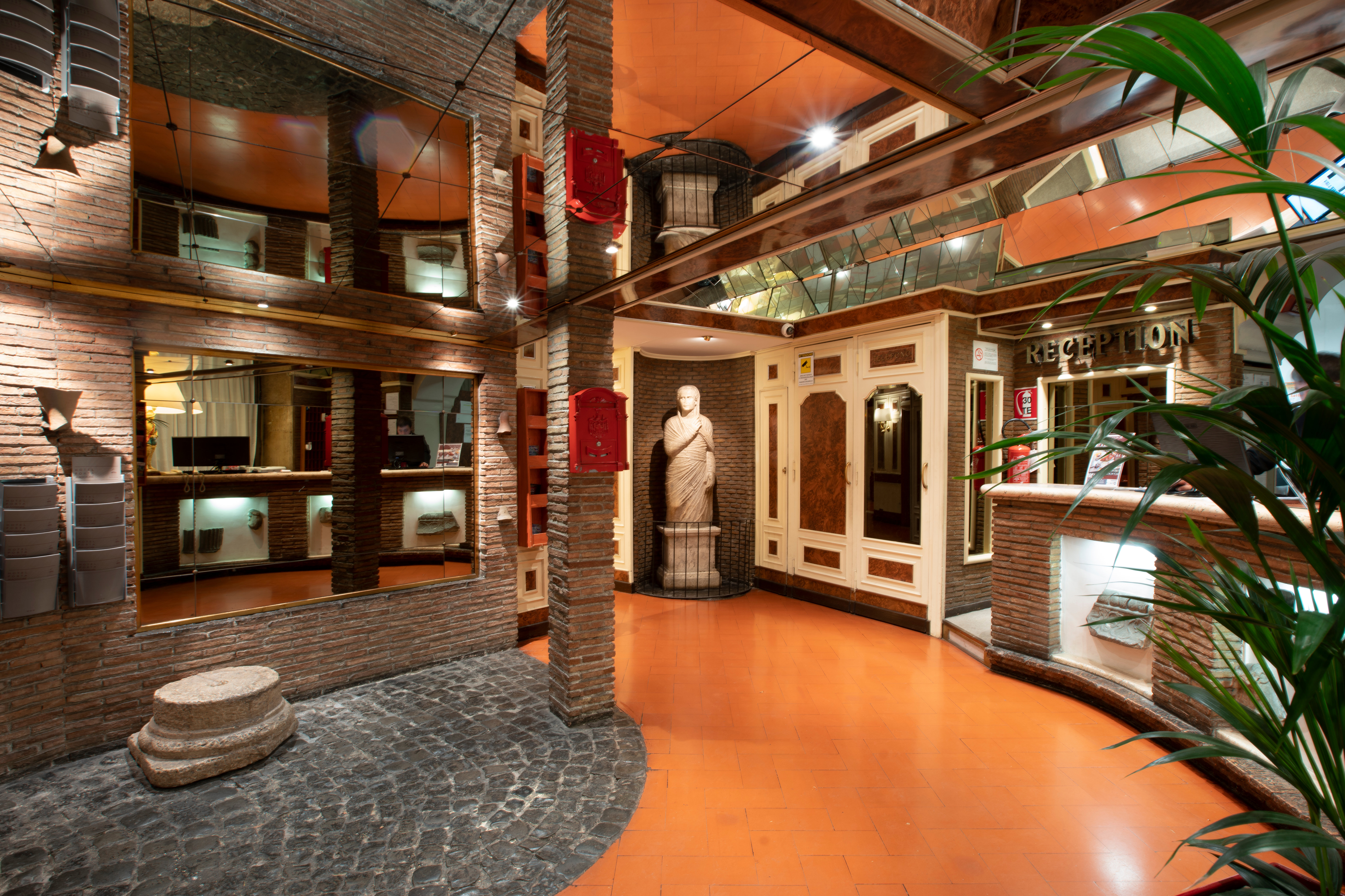 Фото Hotel Portamaggiore