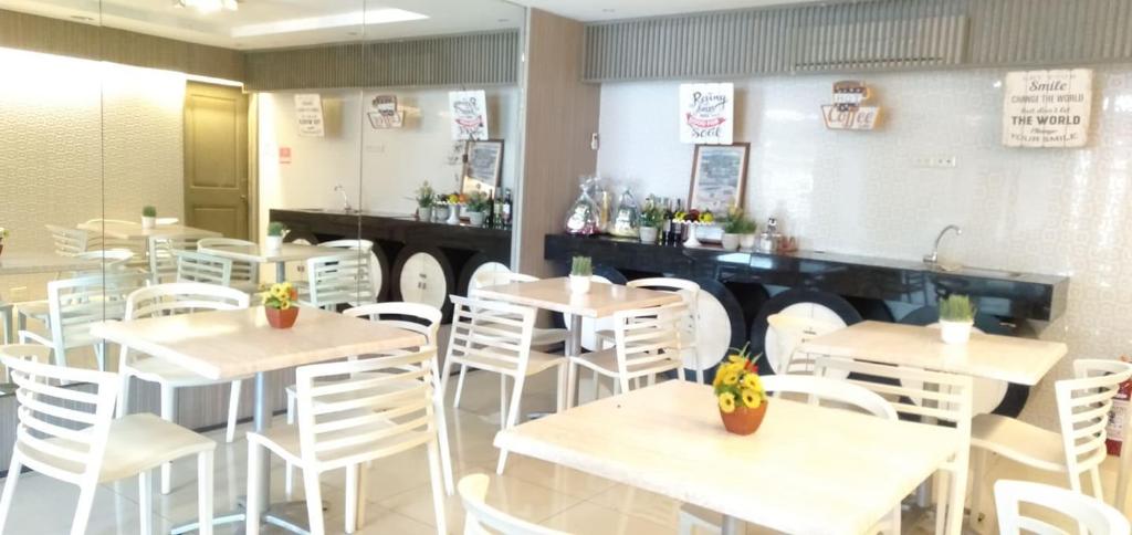 Фото Magallanes Square Hotel