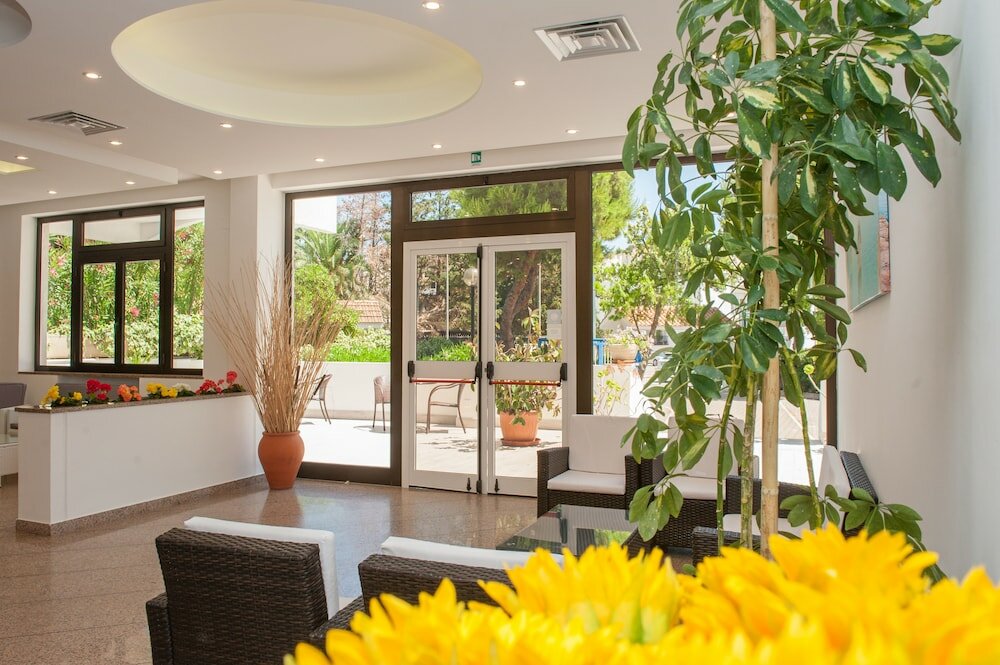 Фото Hotel Cristalda