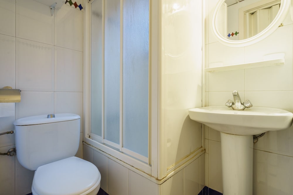 Фото Oyo Hostal Austria