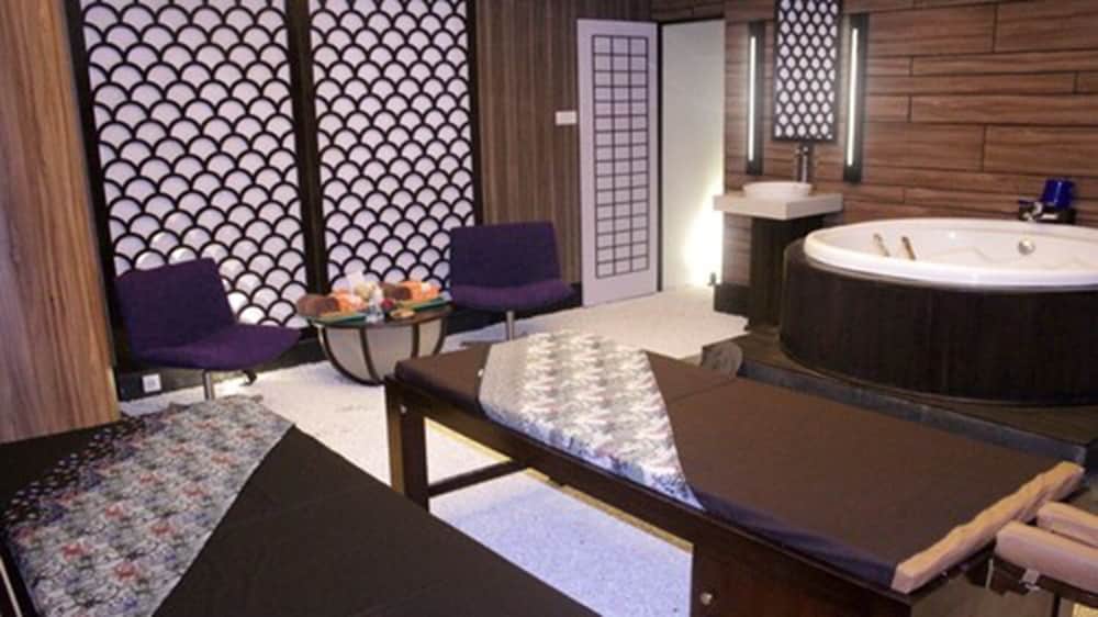 Фото Aston Madiun Hotel & Conference Center