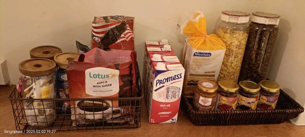 Фото Wink at Upper Cross Street