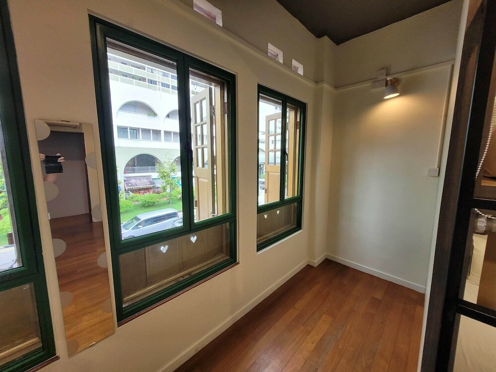 Фото Wink at Upper Cross Street