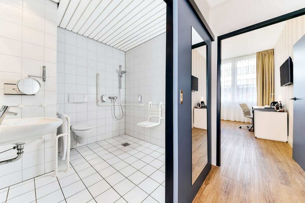 Фото Nh Weinheim