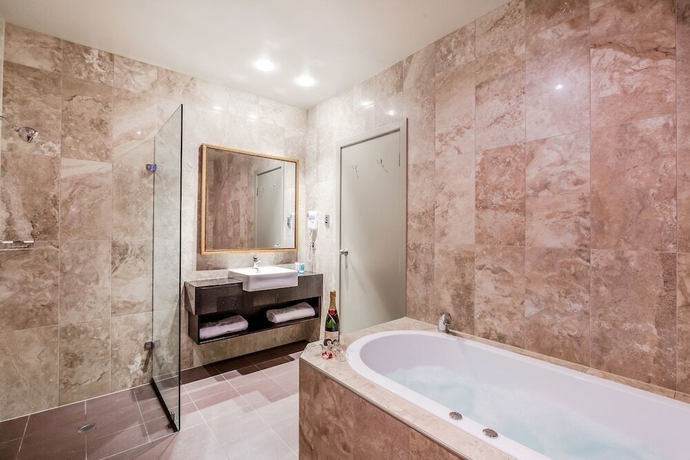 Фото Tonsley Hotel