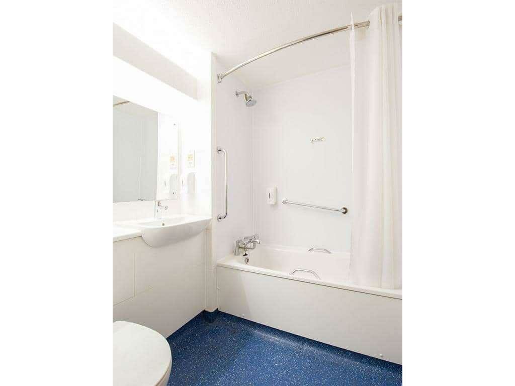 Фото Travelodge York Tadcaster