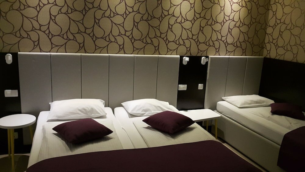 Фото Emonec Hotel