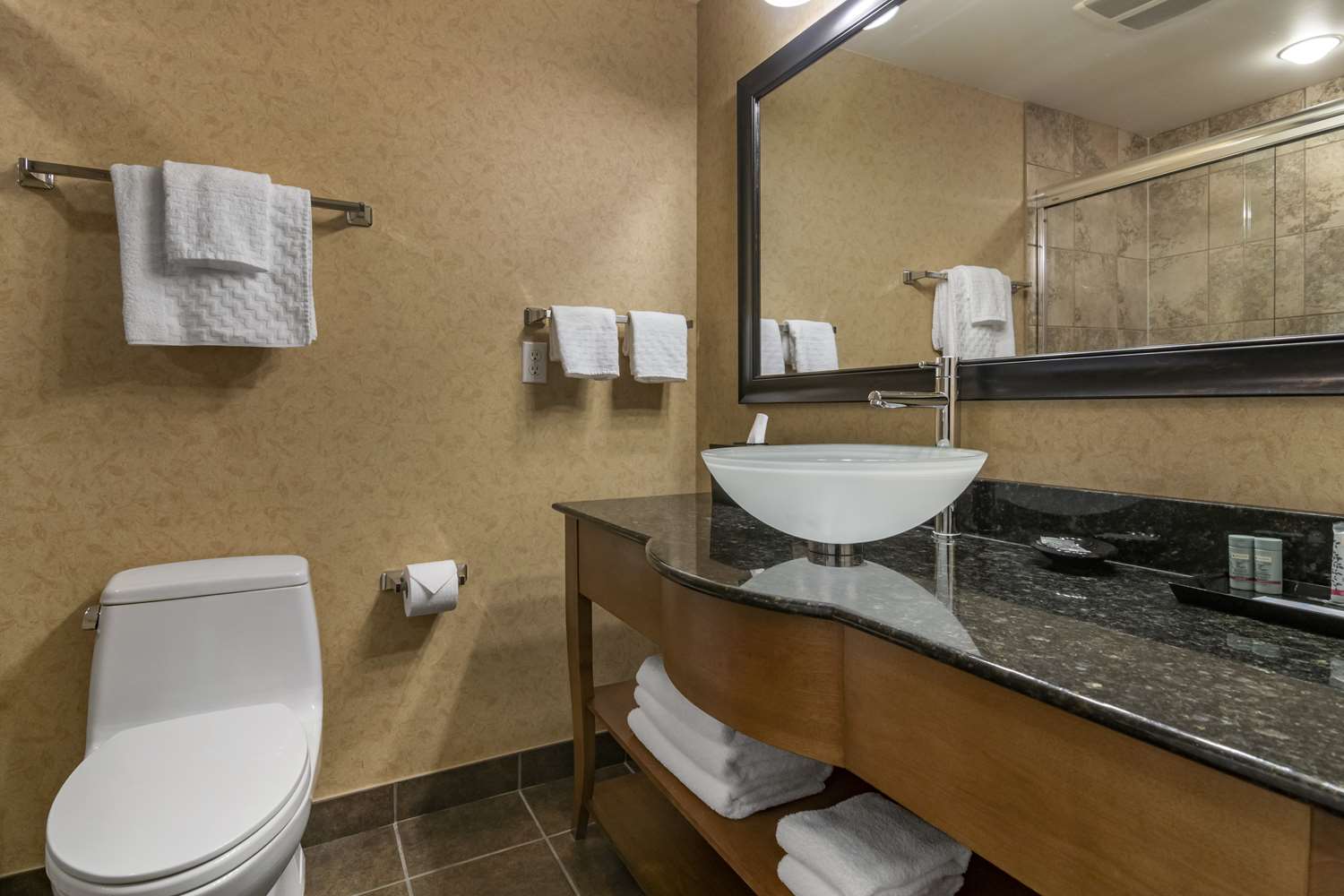 Фото Best Western Sicamous Inn