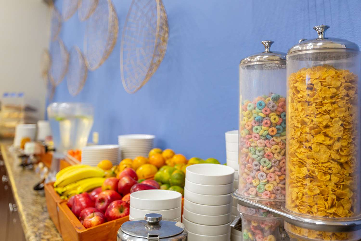 Фото Irazu Hotel & Studios