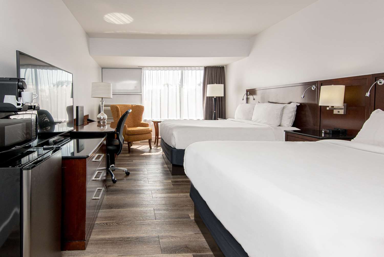 Фото Strata Hotel