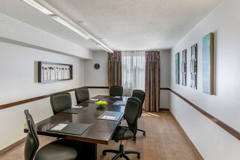 Фото Quality Hotel & Suites Montreal East