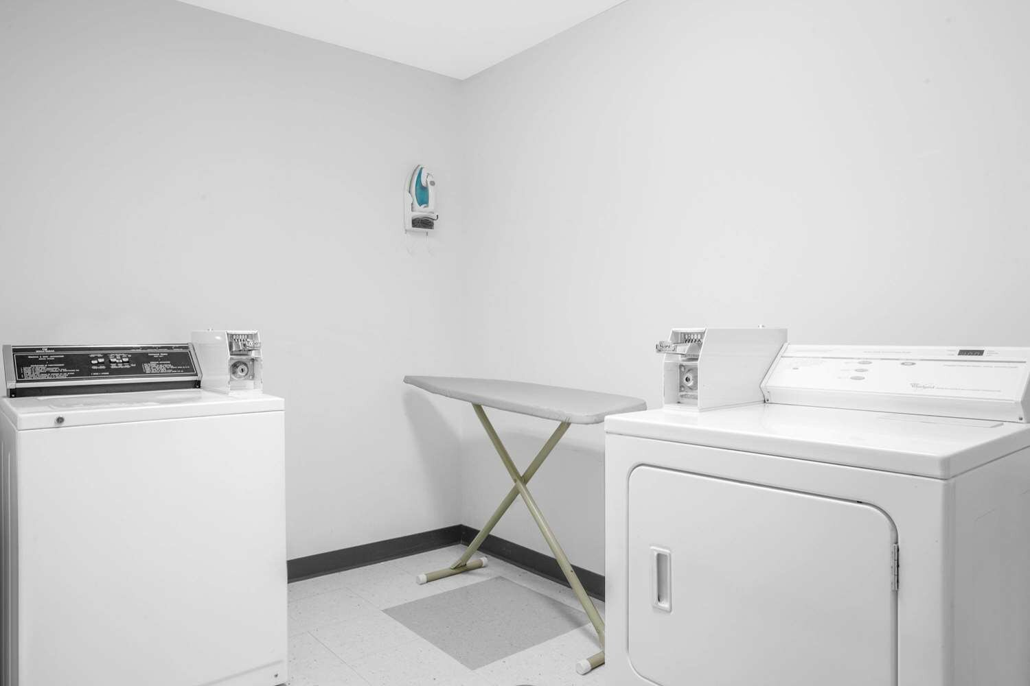 Фото Super 8 by Wyndham Portage La Prairie MB