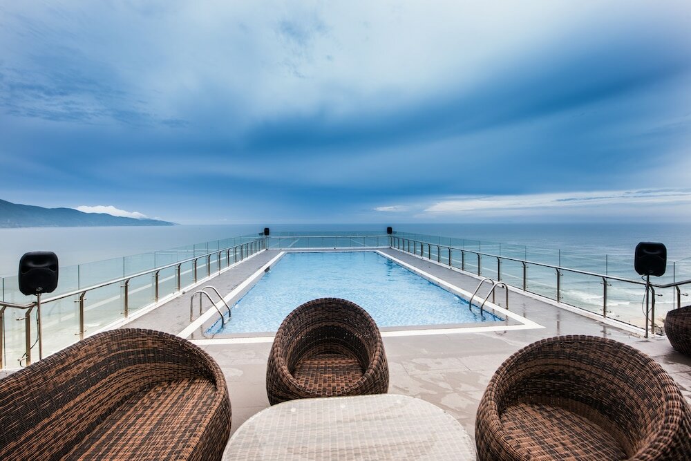 Фото Yarra Ocean Suites Danang