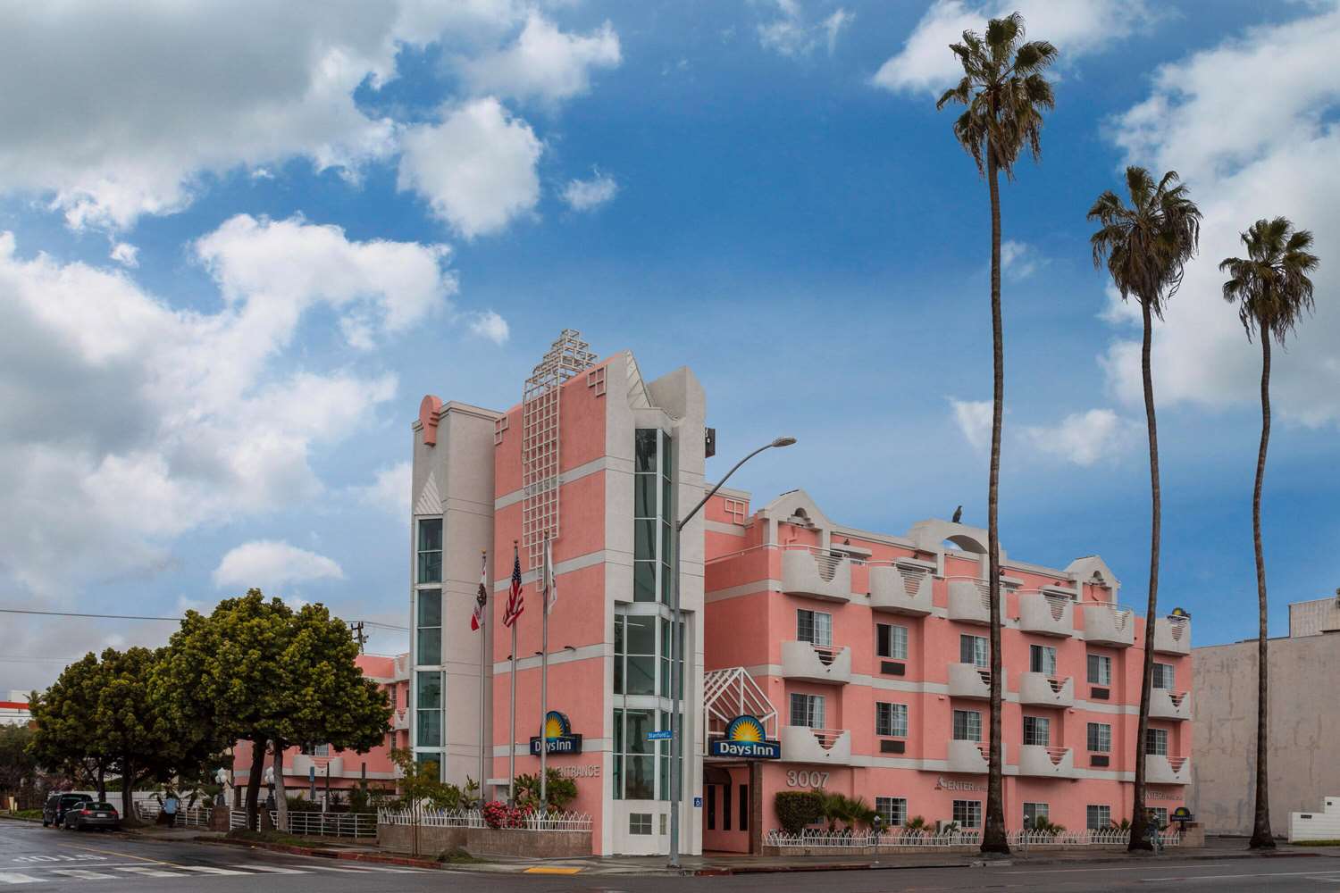 Фото Days Inn by Wyndham Santa Monica/Los Angeles