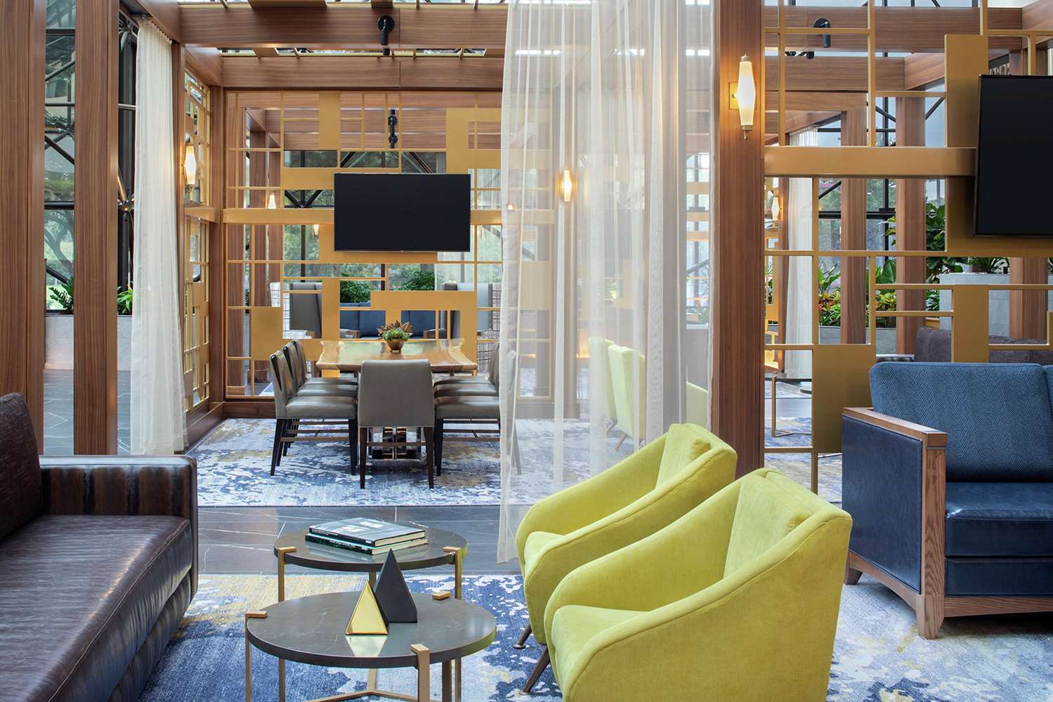 Фото DoubleTree by Hilton Hotel Newark Airport