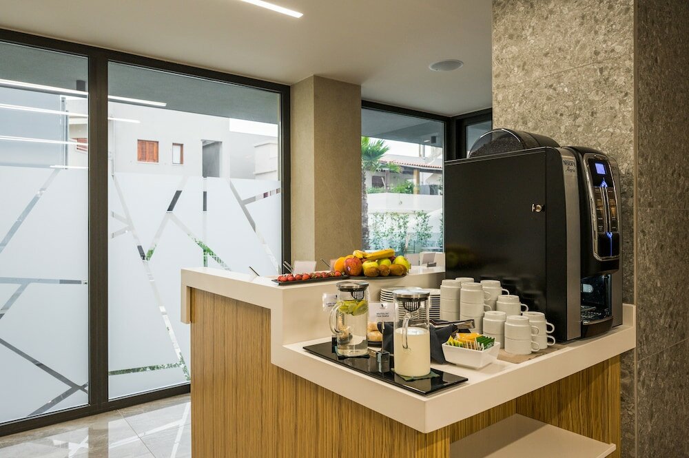 Фото Hyperion City Hotel