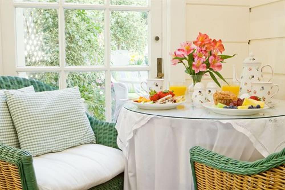 Фото Channel Road Inn, A Four Sisters Inn