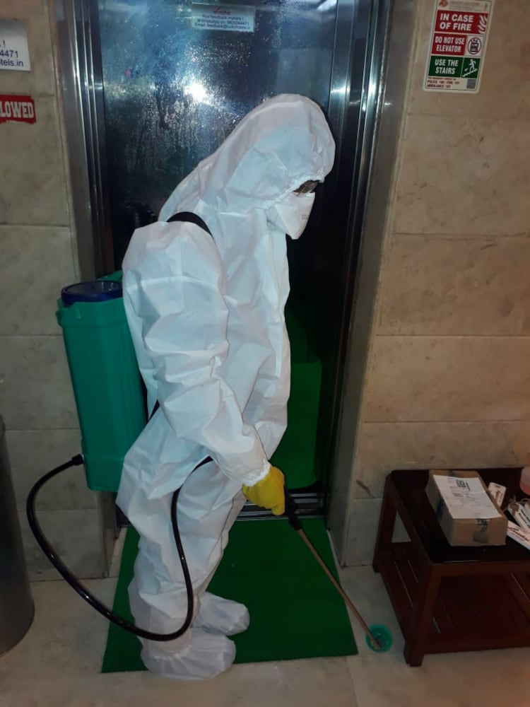 Фото Lucky Hotel Bandra