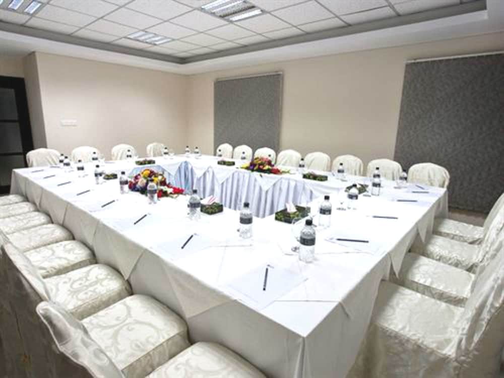 Фото Innotel Luxury Business Hotel