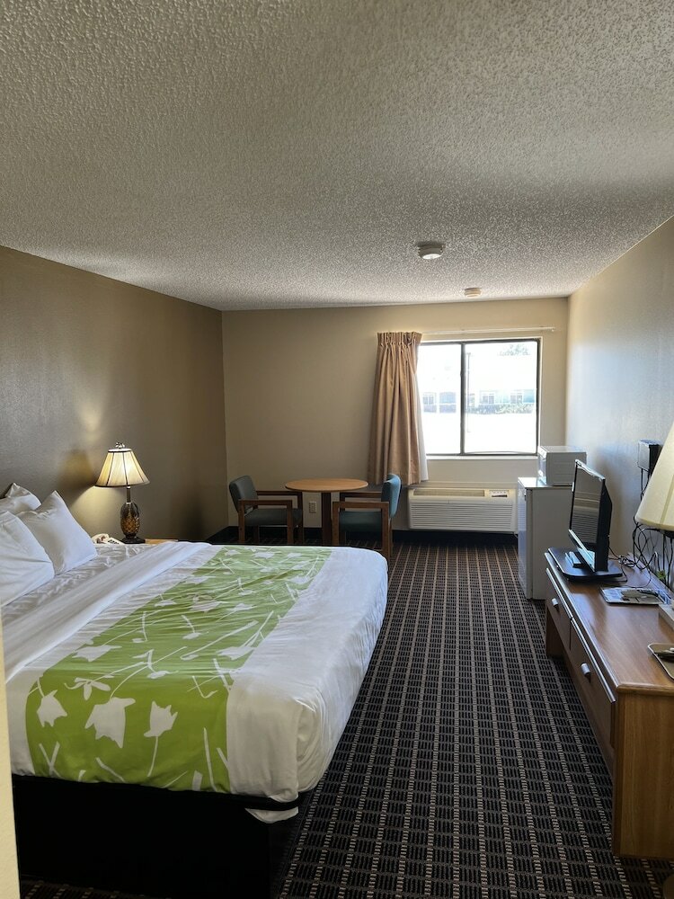 Фото Designer Inn & Suites