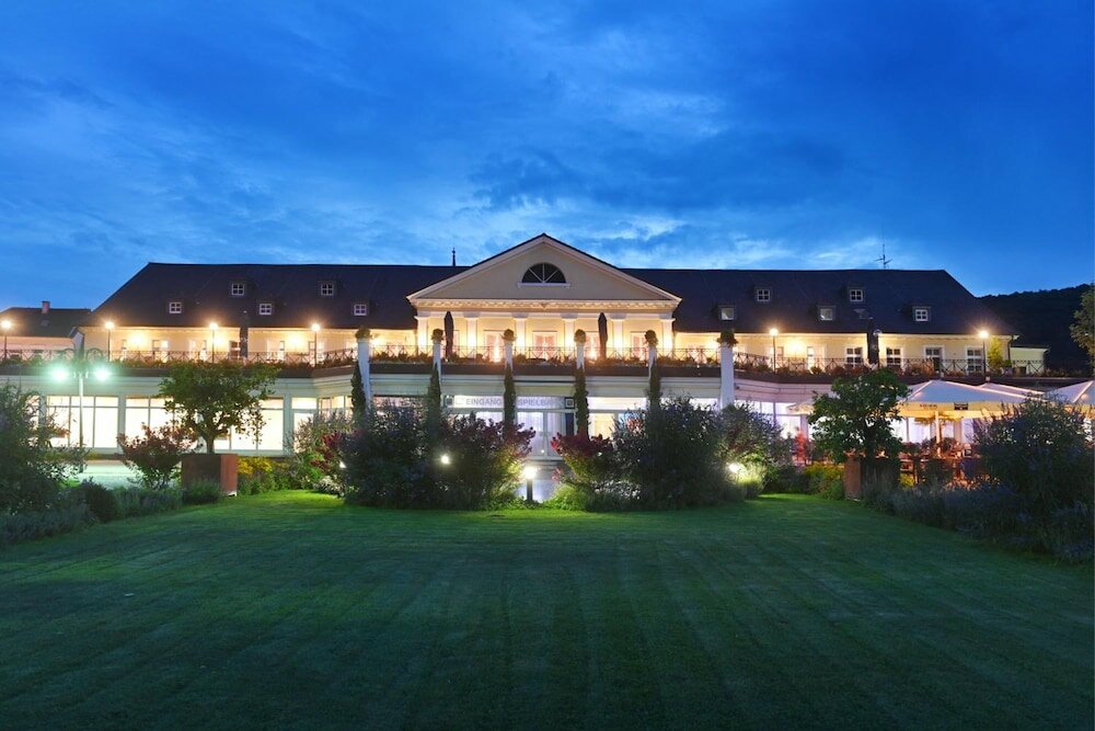 Фото Kurpark-Hotel Bad Dürkheim