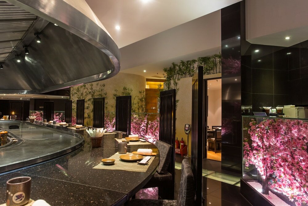 Фото Lake Side Hotel