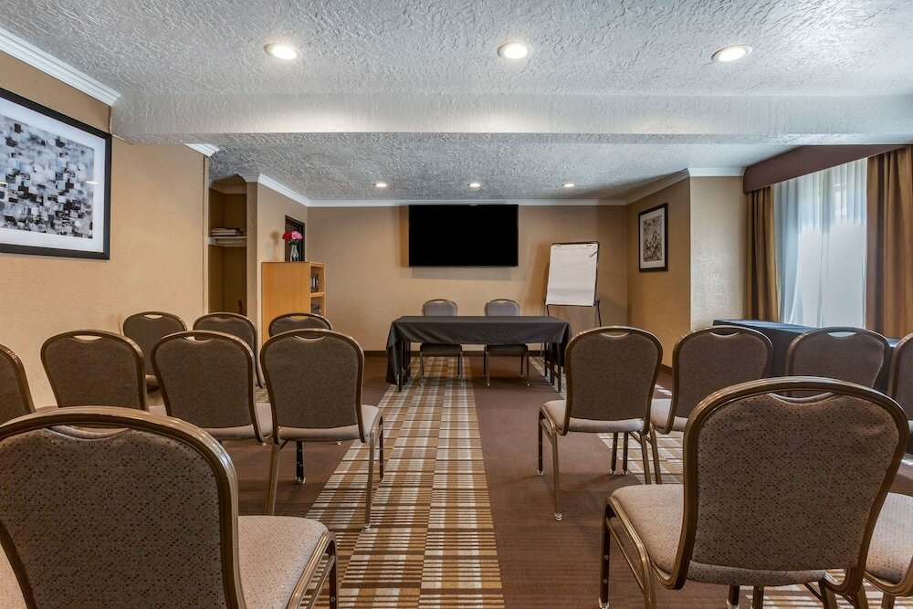 Фото Best Western Airport Albuquerque InnSuites Hotel & Suites