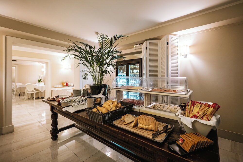 Фото Hotel De la Ville