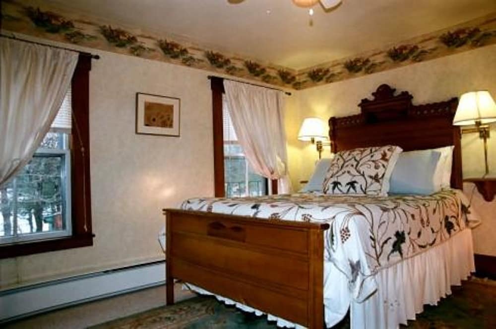 Фото Follansbee Inn