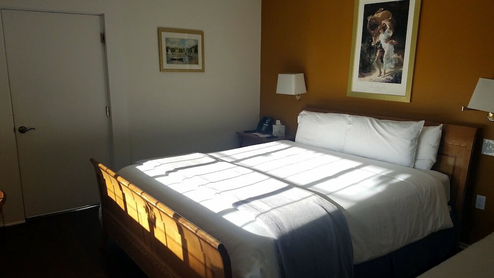 Фото Malibu Country Inn