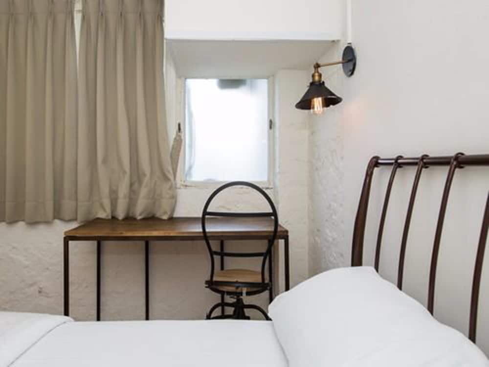 Фото Mr Lobster's Secret Den Design Hostel