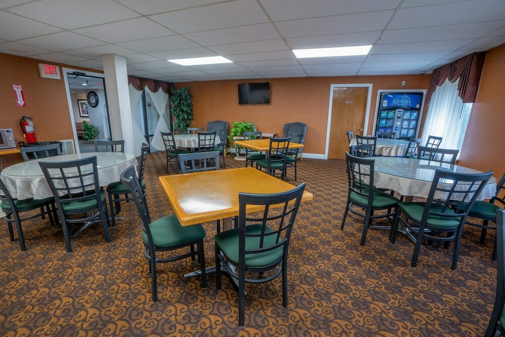 Фото Ambassador Inn & Suites
