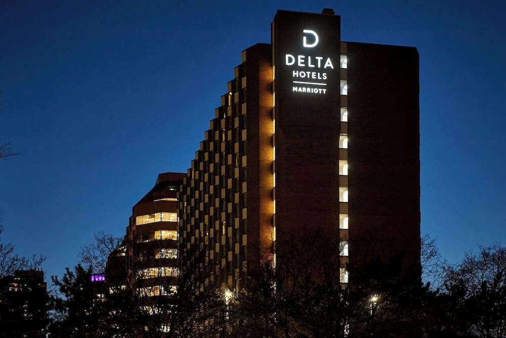 Фото Delta Hotels Toronto Mississauga