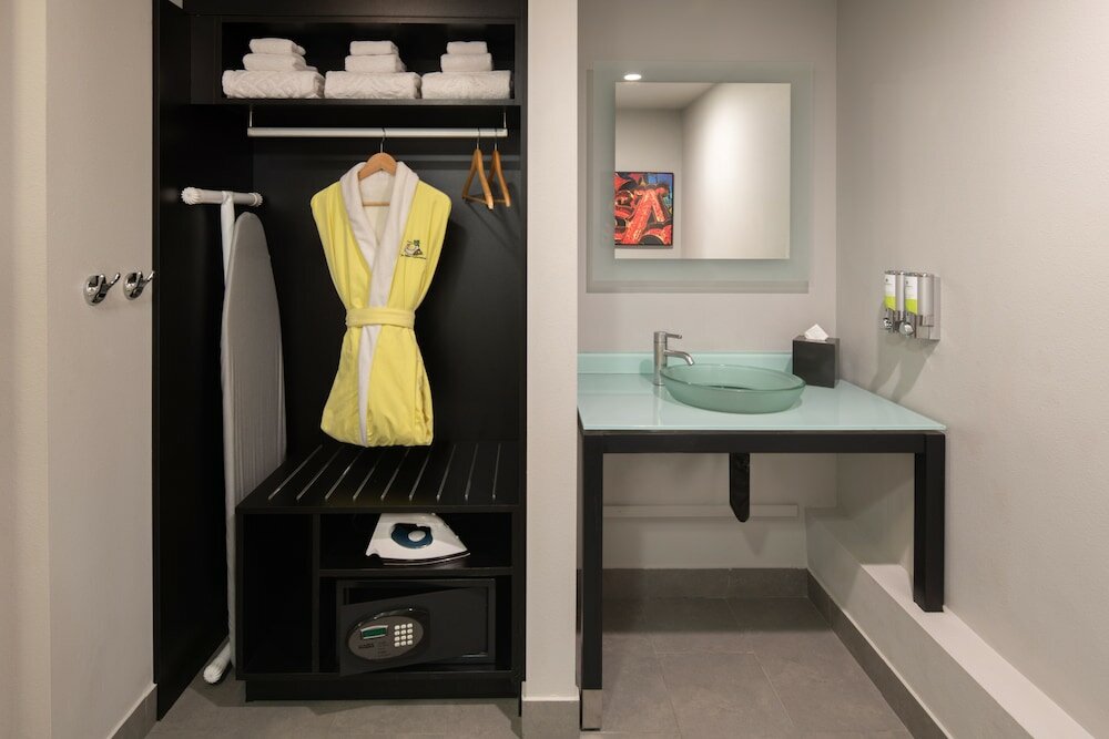 Фото Staypineapple, Hotel Five, Downtown Seattle